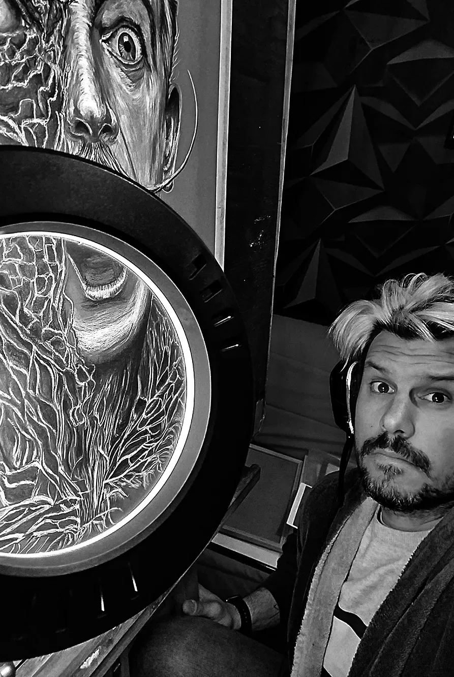 L'artiste Jérémy Morin au travail sur une œuvre originale